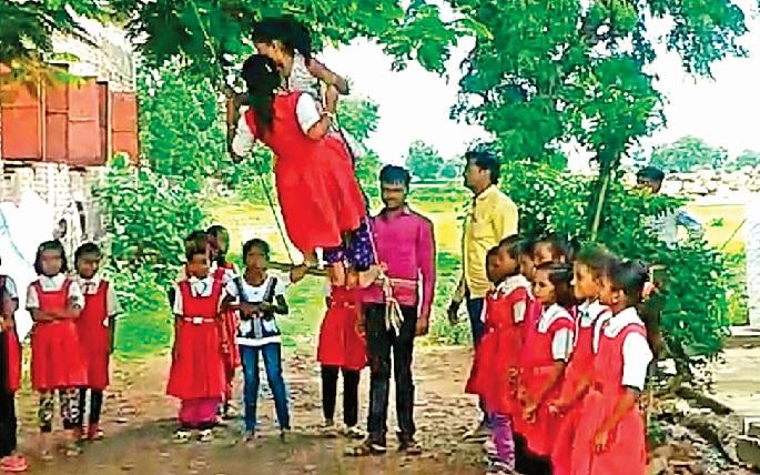 Shravan festival celebrates festival, festival, festival festival | श्रावणोत्सवाची लगबग सुरू, व्रतवैकल्य, सणांची रेलचेल : बाजारपेठेत उत्हास Shravan festival celebrates festival, festival, festival festival | श्रावणोत्सवाची लगबग सुरू, व्रतवैकल्य, सणांची रेलचेल : बाजारपेठेत उत्हास